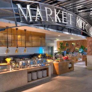 Movenpick & Convention Centre Klia Hotel